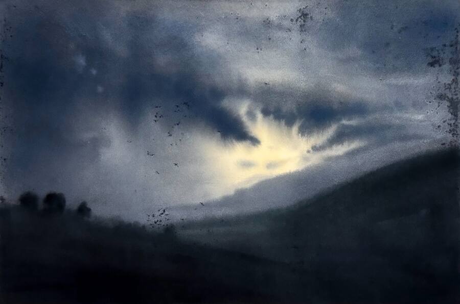 Stormbyar över bergen i Pietrasanta