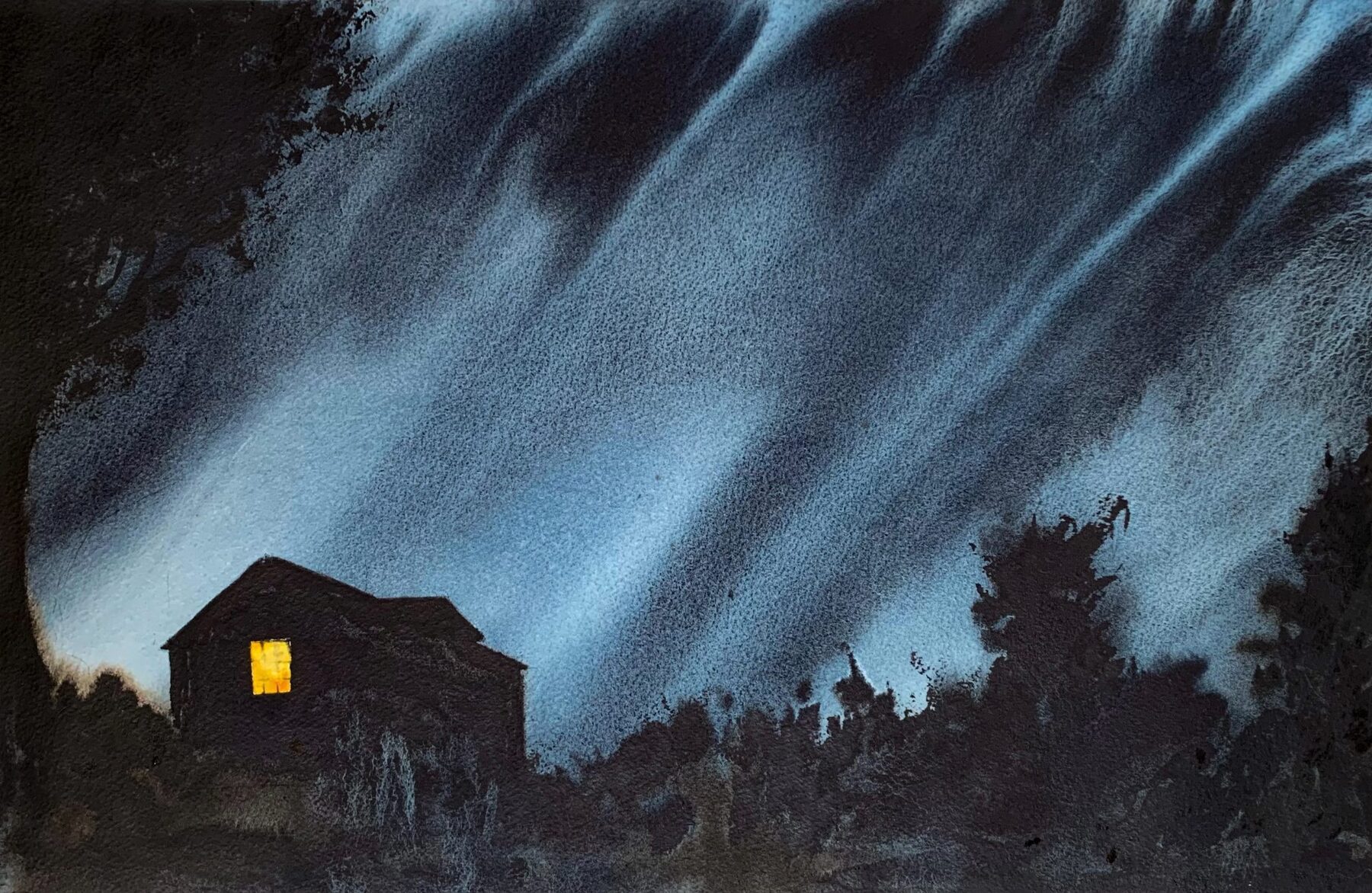 Ensamt hus i regnigt skymningsljus under mörk himmel.